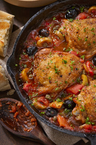 istock Italian Braised Chicken Thigh Cacciatore 1473781344
