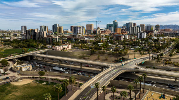 widok z lotu ptaka na centrum phoenix, arizona - phoenix arizona skyline desert zdjęcia i obrazy z banku zdjęć