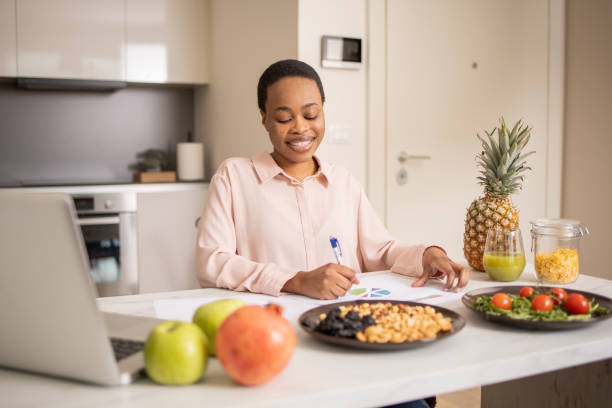 istock Nutritionist is creating a meal plan for the client 1473880896