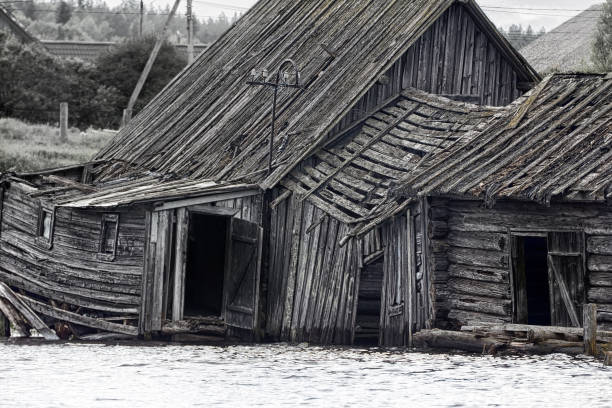 istock Very original houseboat village on lake 1473891299