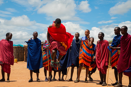 Kenya Africa ,16 oktober 2019. men from the African tribe Masai in national dress in full growth against the backdrop of their traditional village
