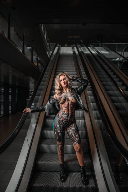 istock Artistic body paint on a beautiful female model 1473981191