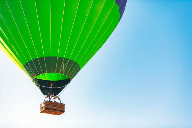 primo piano del cesto della mongolfiera in cappadocia - cappadocia hot air balloon turkey basket foto e immagini stock