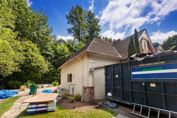 trwa przebudowa dachu - siding wood shingle house wood zdjęcia i obrazy z banku zdjęć