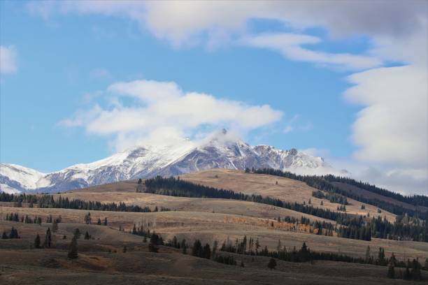 istock Electric Peak in the Fall In Yellowstone 1474011529