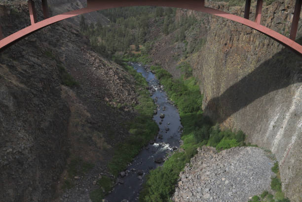 istock Crooked River as it flows under the highway near Peter Skene Ogden State Scenic Viewpoint, Oregon 1474036089