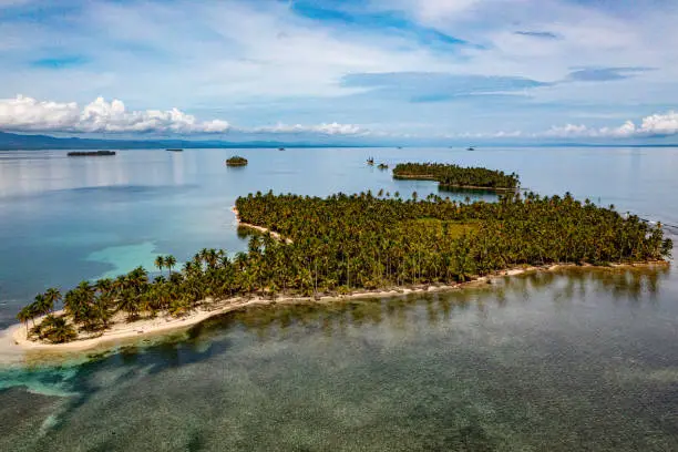 SALARDUP island makes up of the 370 islands that form the Sanblas archipelago off the coast of Panama. It is one of the most beautiful islands of the archipelago.
