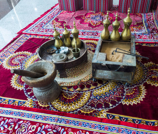 снимок крупным планом традиционных арабских кофейников. напиток - 5446 стоковые фото и изображения