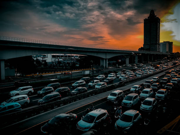 istock Traffics In the capital 1474092751
