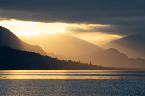 istock A city on the lake at dramatic sunset 1474099568