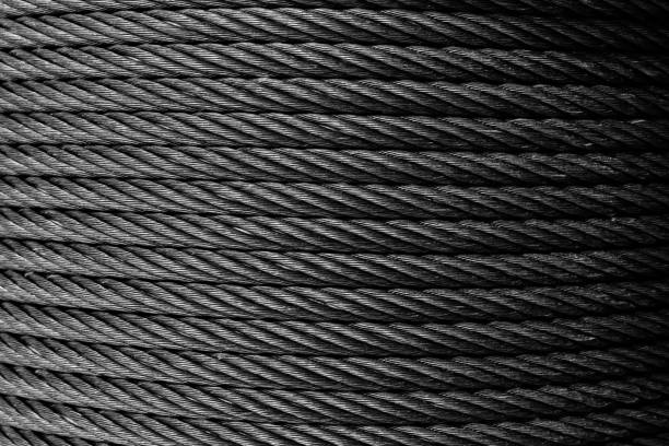 стальной трос на лебедке, абстрактное промышленное фоновое фото - steel cable wire rope rope textured стоковые фото и изображения