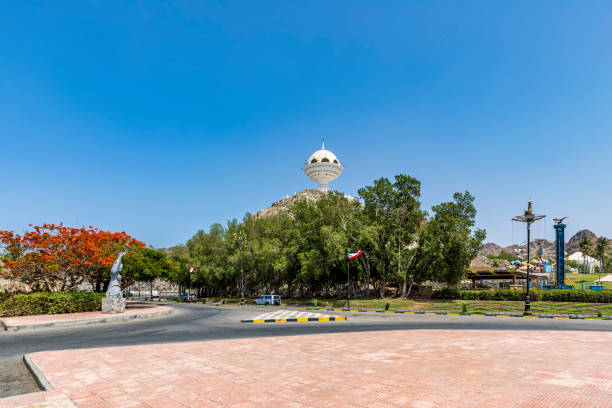 알 리얌 공원(al riyam park)과 유명한 향로 기념물, 무스카트, 오만 - oman greater masqat middle east city 뉴스 사진 이미지