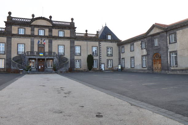 istock Castle Bridge - City hall 1474126374