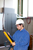 mit-einem-kran-in-fabrik.jpg?b=1&s=170x170&k=20&c=a5xJQ0RYxZ9rJL-AbzUADPpFG_Y_12vBO1kY7uaprAI=