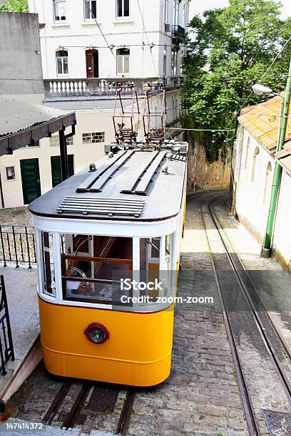 Фуникулер В Лиссабоне — стоковые фотографии и другие картинки Barrio Alto - Barrio Alto, Автомобиль, Без людей