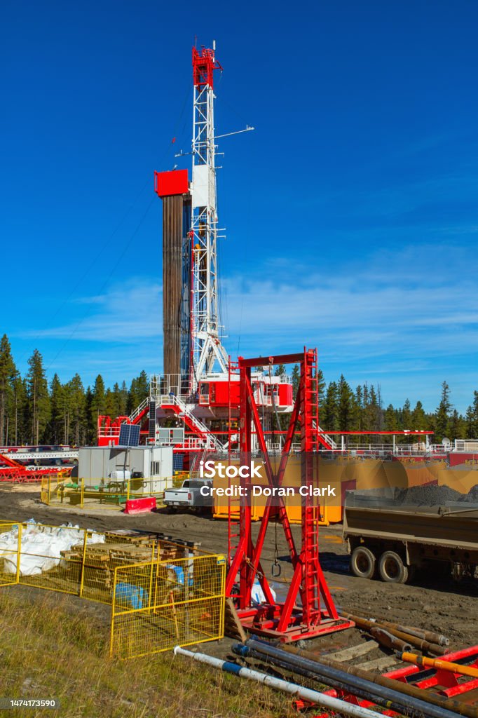 Canadian Rig Pic Drilling Rigs Stock Photo - Download Image Now - Business Finance and ...