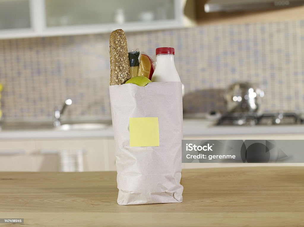 Saco de Papel com produtos lácteos - Foto de stock de Bancada de Cozinha - Mobília royalty-free
