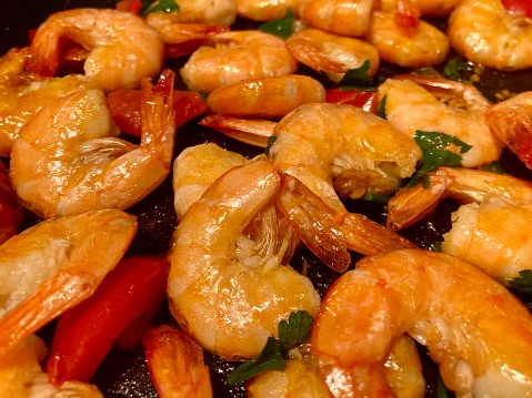 Shrimps with tomatoes and salad