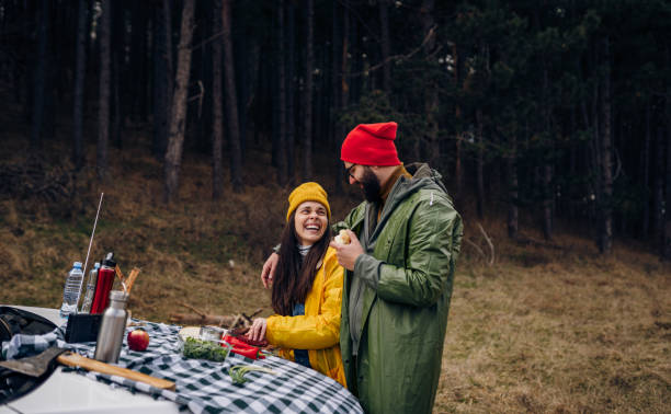 istock Young couple having a car picnic 1474195404