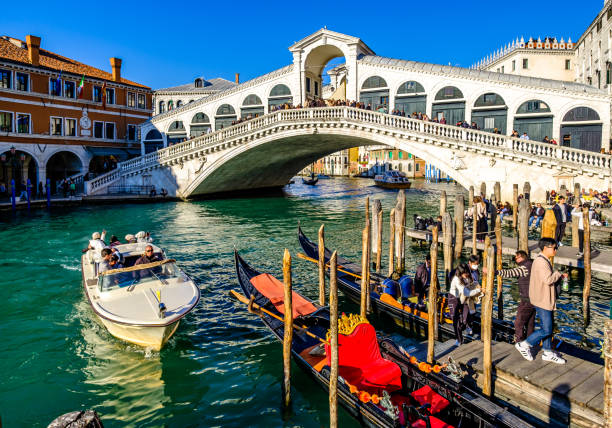 ヴェネツィアのグランデ運河 - イタリア - facade palace grand canal canal ストックフォトと画像