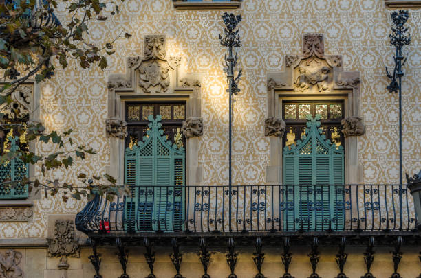 detalle de casa amatller, un edificio modernista en barcelona, españa - cadafalch fotografías e imágenes de stock