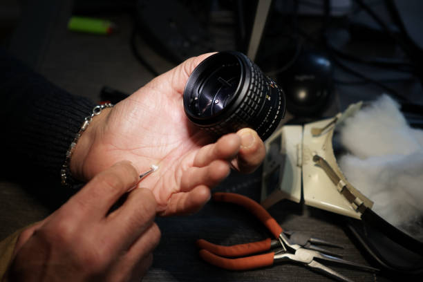 istock Vintage lens repair 1474226655