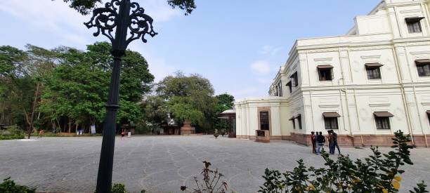 istock Lal bagh palace enterance with the iron pillar 1474280523