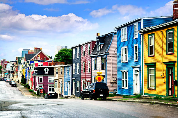 case colorate di st. john's - newfoundland foto e immagini stock