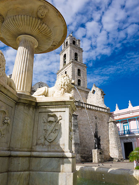 istock Fountain and ancient church on Old Havana 147431000