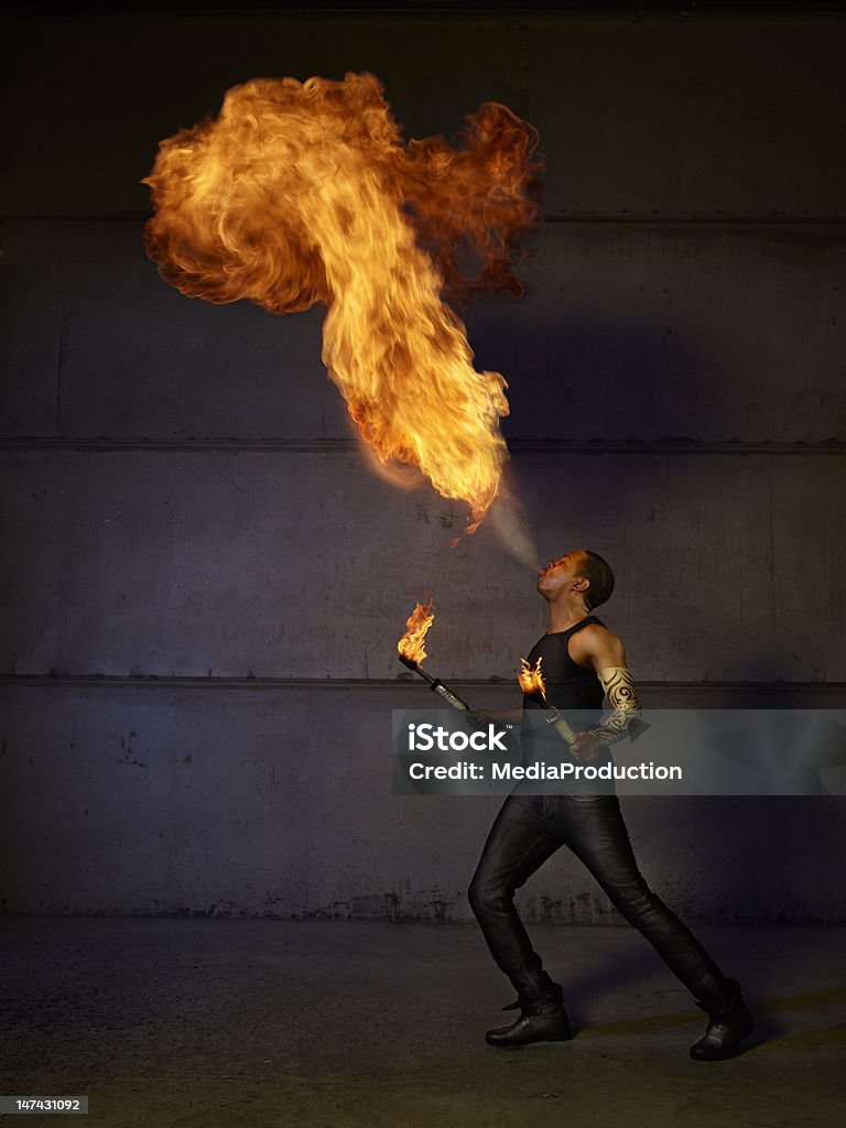 Criador de incendios - Foto de stock de Tragafuegos libre de derechos