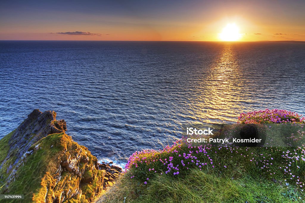 素晴らしい夕日のモハーの断崖 - アイルランド共和国のロイヤリティフリーストックフォト