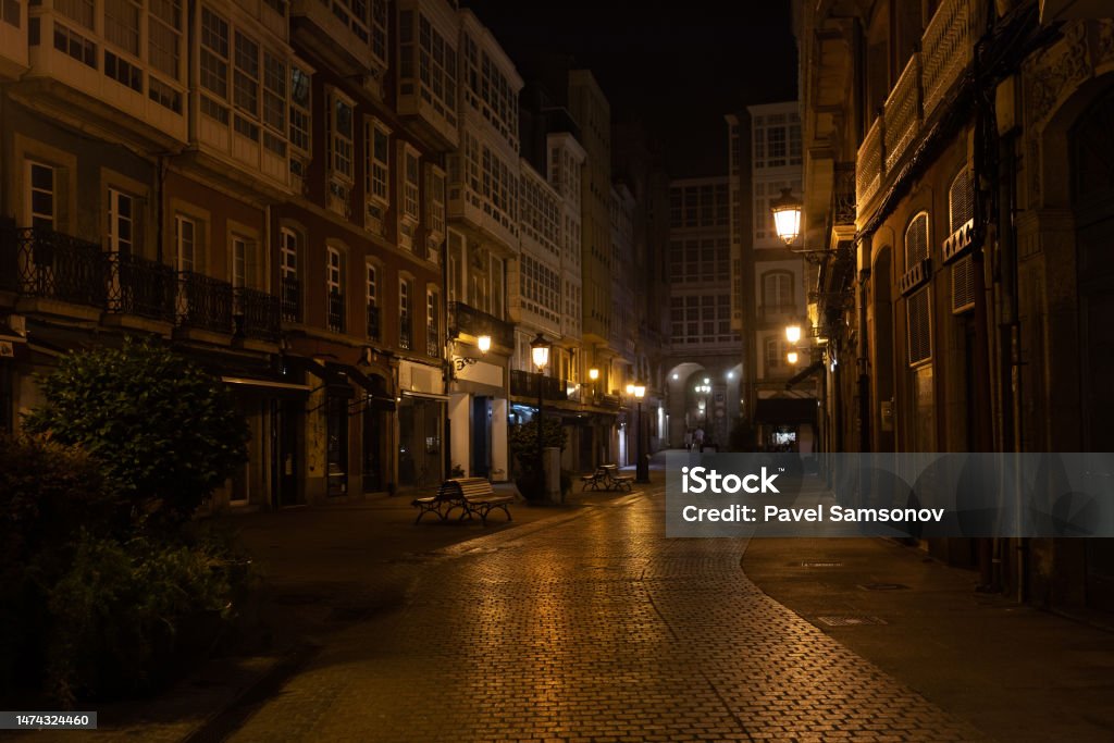 Calle de noche fotos de stock, imágenes de Calle de noche sin