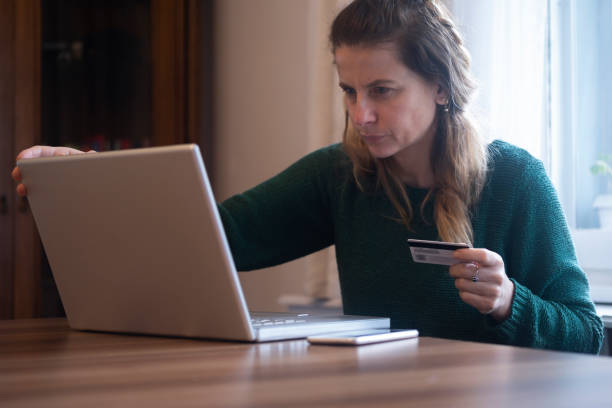 istock Online shopping scam victims 1474340044