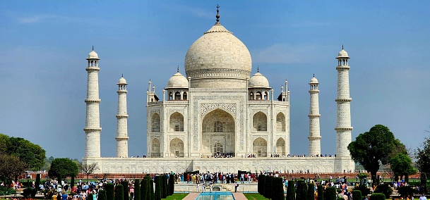 Vertical shot of Taj Mahal in India, during the daytime. Travel concept