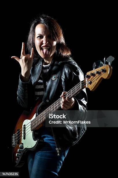 Bassista Rock Donna - Fotografie stock e altre immagini di Abbigliamento casual - Abbigliamento casual, Adulto, Adulto di mezza età