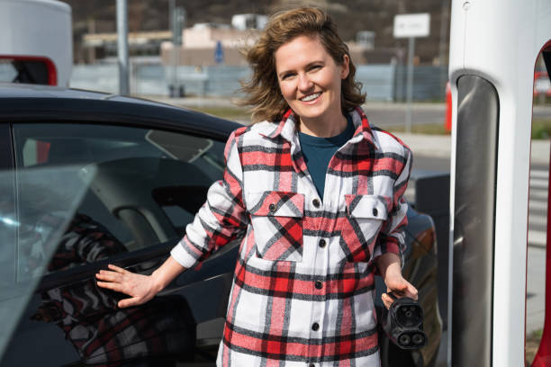 istock Woman charging an electric car 1474360589