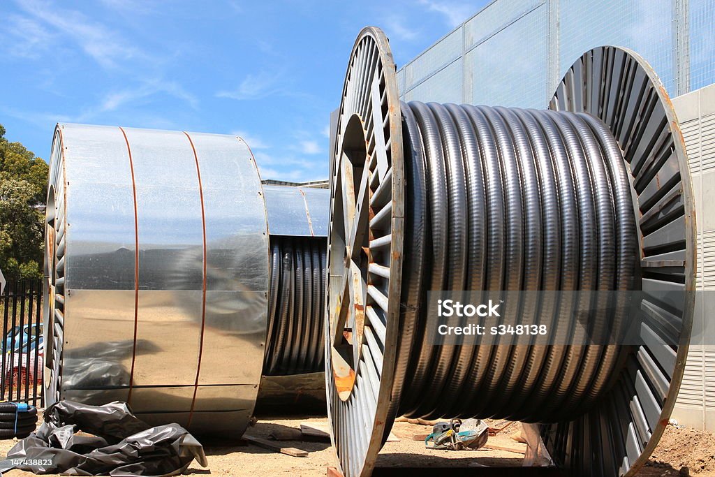 Cable de alimentación de alta tensión 132kV carrete - Foto de stock de Cable de energía eléctrica libre de derechos