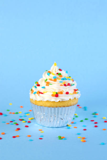 istock Single iced cupcake with colorful sprinkles 1474408423