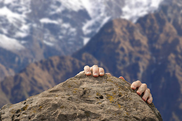 raggiungere la vetta - conquering adversity mountain hiking mountain climbing foto e immagini stock