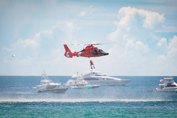 helikopter ratowniczy straży przybrzeżnej stanów zjednoczonych - chopper zdjęcia i obrazy z banku zdjęć