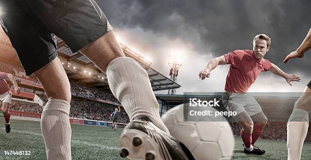 Fußballaction Stockfoto und mehr Bilder von Abenddämmerung - Abenddämmerung, Athlet, Bewegung