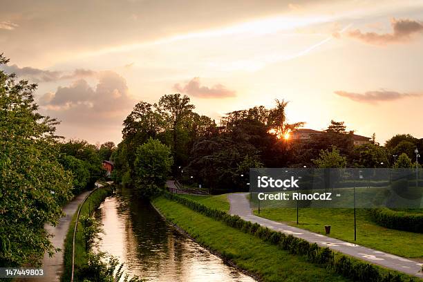 Paisaje Con Canal Al Atardecer Foto de stock y más banco de imágenes de Milán - Milán, Amanecer, Agricultura