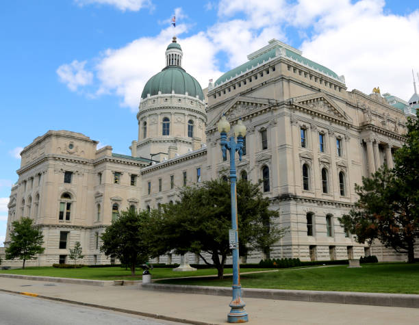 istock Indiana State Capitol Building with Lamp Post 1474516622