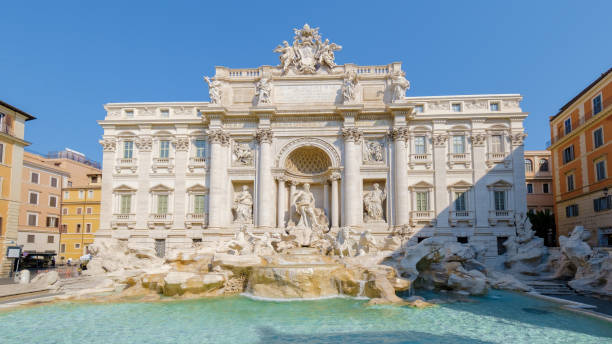 fontana di trevi, roma, italia. city trip roma durante l'estate - citytrip foto e immagini stock