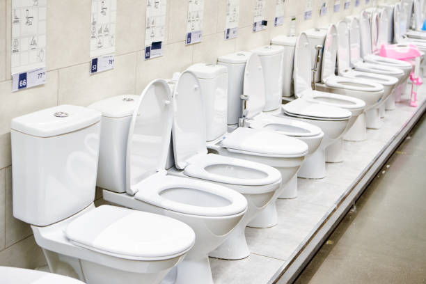 istock Toilet bowls in store 1474570749