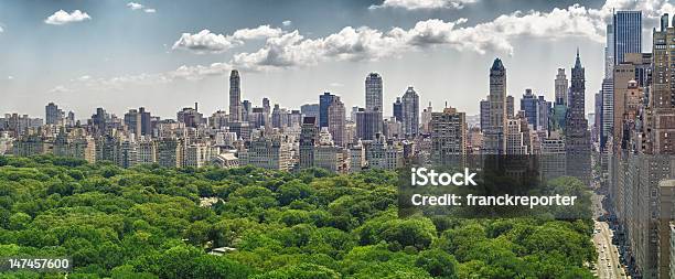 Central Park Y El Horizonte De Rascacielos De Oficina Foto de stock y más banco de imágenes de Central Park - Manhattan
