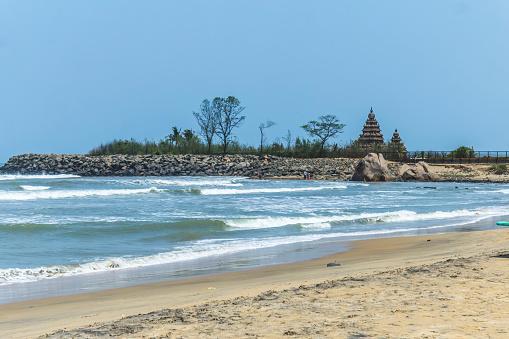 Mamallapuram, or Mahabalipuram, is a town on a strip of land between the Bay of Bengal and the Great Salt Lake, in the south Indian state of Tamil Nadu. It’s known for its temples and monuments built by the Pallava dynasty in the 7th and 8th centuries.