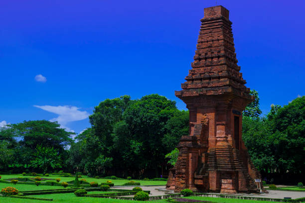 19 marca 2023 r. świątynia bajang ratu na stanowisku archeologicznym trowulan we wschodniej jawie, indonezja. - candi zdjęcia i obrazy z banku zdjęć