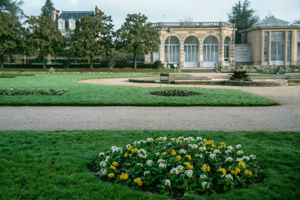 jardín thabor en rennes - adoquines para jardin fotografías e imágenes de stock