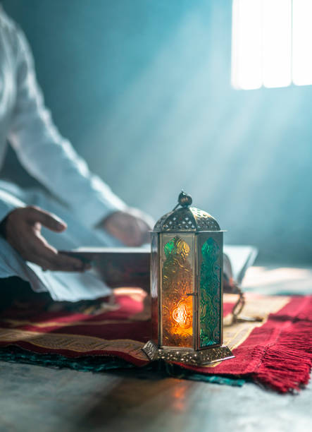 istock Muslim men praying with Quran and Lantern 1474605767